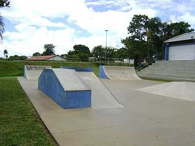 PISTA DE SKATE, POR RUBENS ALMEIDA - PEDREGULHO - SP