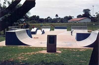 PISTA DE SKATE, POR RUBENS ALMEIDA - PEDREGULHO - SP