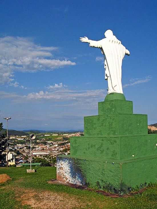 PEDREIRA-SP-CRISTO ABENOANDO A CIDADE-FOTO:EDUARDO DANTAS - PEDREIRA - SP
