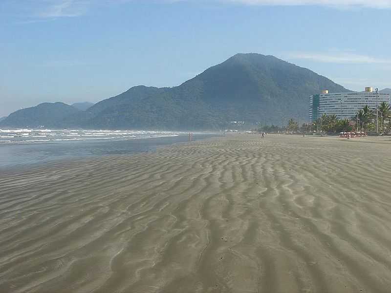 PERUBE-SP-PRAIA E O MORRO DE GUARU-FOTO:PATRIQUE3000 - PERUBE - SP
