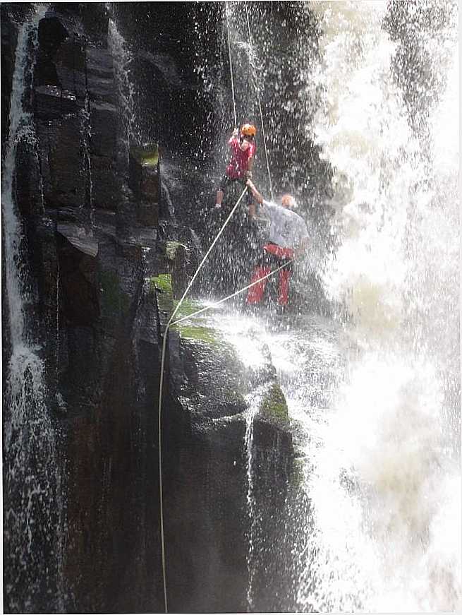 CASCADING CACHOEIRA BERNARDO, POR JOO PAULO MORON ESCANHOELA - PIEDADE - SP