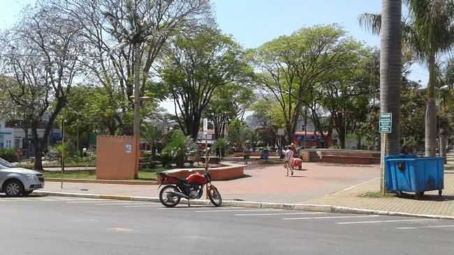 PRAA DA MATRIZ, POR NELCI - PILAR DO SUL - SP