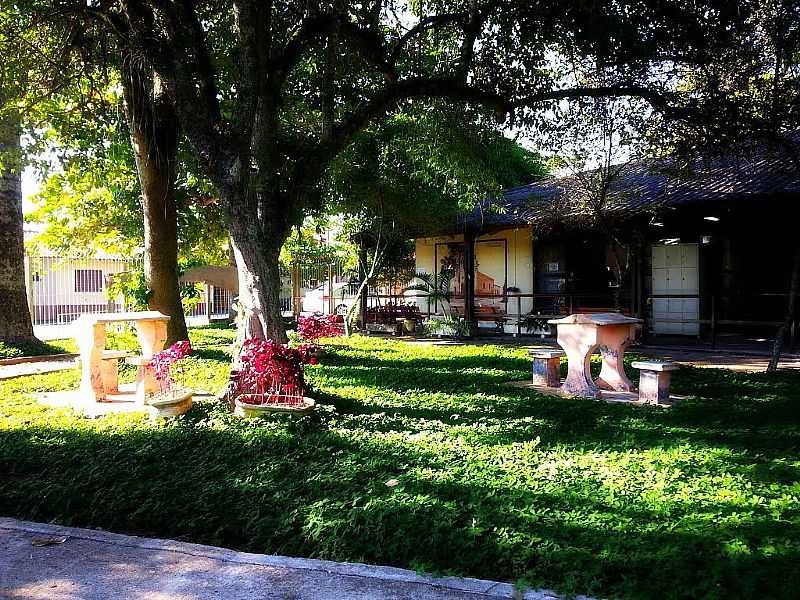 PINDAMONHANGABA-SP-BIBLIOTECA NO BOSQUE DA PRINCESA-FOTO:EMERSON - PINDAMONHANGABA - SP