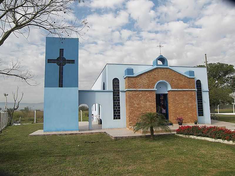 PINDAMONHANGABA-SP-IGREJA DE CRISTO REI NO BAIRRO TAIPAS-FOTO:ROBINSONROY - PINDAMONHANGABA - SP