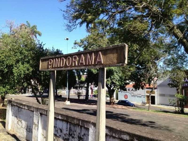 PINDORAMA-SP-PLACA NA ESTAO FERROVIRIA-FOTO:DOUGLAS RAZABONI - PINDORAMA - SP