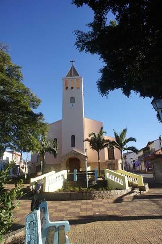 IGREJA MATRIZ DE PINHALZINHO-FOTOERNANDES C SANTOS - PINHALZINHO - SP