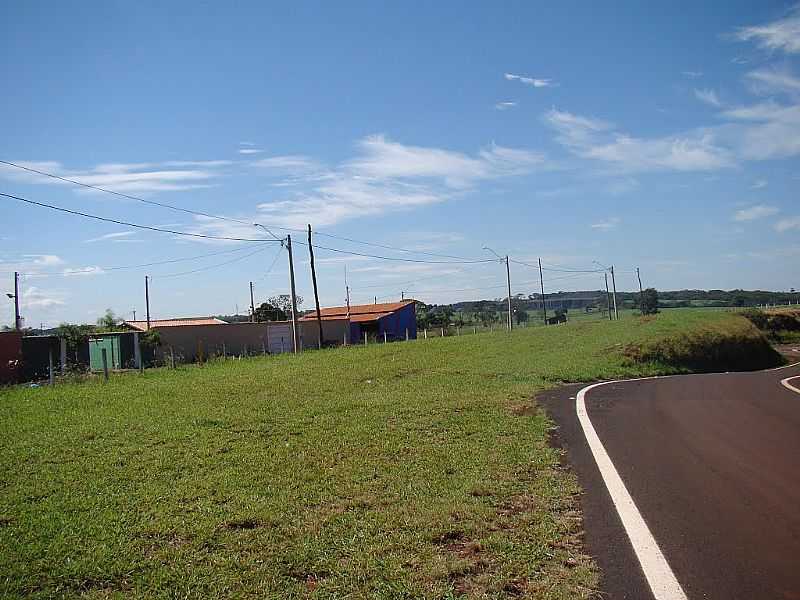 PIONEIROS-SP-RODOVIA SP-330 E O DISTRITO-FOTO:ALEXANDRE BONACINI - PIONEIROS - SP