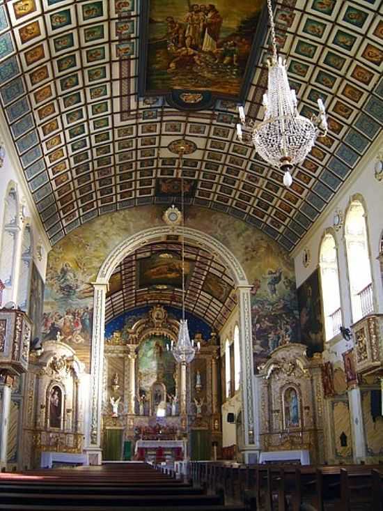 INTERIOR DA IGREJA MATRIZ DE PIRACAIA-SP-FOTO:ADRIANO MARTINS - BE - PIRACAIA - SP