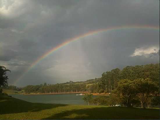 PIRACAIA-SP-ARCO-RIS NA REPRESA-FOTO:PORTAL PIRACAIA - PIRACAIA - SP