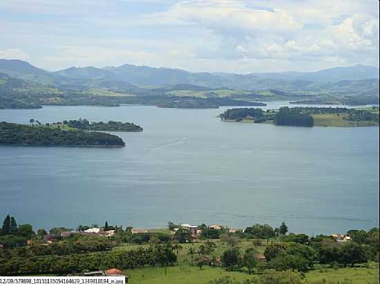 PIRACAIA-SP-CASAS S MARGENS DA REPRESA-FOTO:PORTAL PIRACAIA - PIRACAIA - SP
