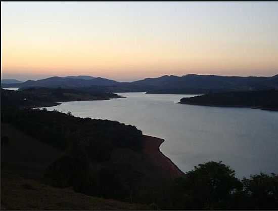 PIRACAIA-SP-ENTARDECER NA REPRESA-FOTO:PORTAL PIRACAIA - PIRACAIA - SP