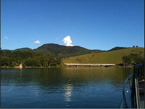 PIRACAIA-SP-VISTA DA PONTE NA REPRESA-FOTO:PORTAL PIRACAIA - PIRACAIA - SP