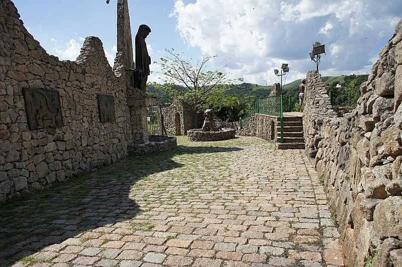 PIRAPORA DO BOM JESUS-SP-MIRANTE DE PEDRA-FOTO:ERNANDES C SANTOS - PIRAPORA DO BOM JESUS - SP