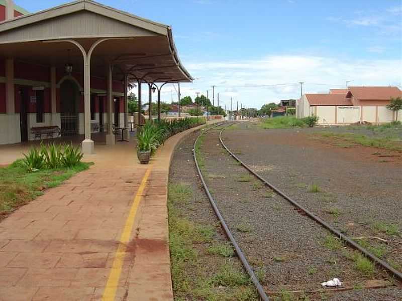 PITANGUEIRAS-SP-PTIO DA ESTAO EM 2005-FOTO:O.POMINI - PITANGUEIRAS - SP