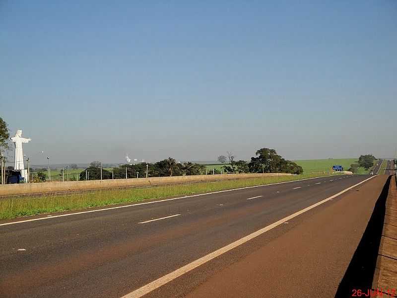 PITANGUEIRAS-SP-RODOVIA ARMANDO SALLES DE OLIVEIRA-SP-322-KM-365-FOTO:MARCO AURLIO ESPARZA - PITANGUEIRAS - SP