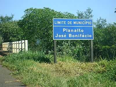 PLACA INDICATIVA-FOTO:VALDECIR COSTA DA SI  - PLANALTO - SP