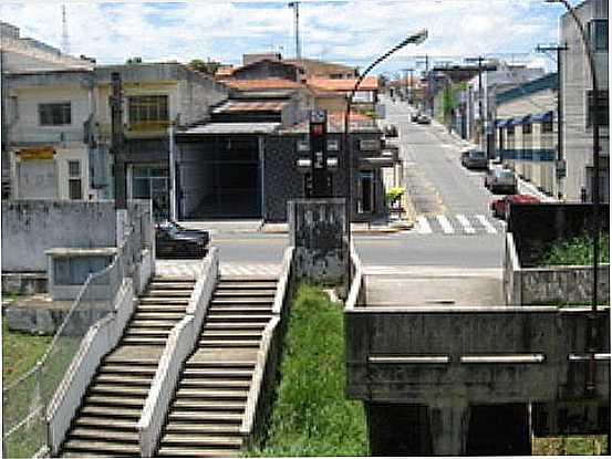 RUA PORFRIO DA PAZ,ESCADARIA DA ESTAO FERROVIRIA-FOTO:ADILSON.BALL - PO - SP