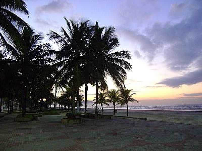 PRAIA GRANDE-SP-AMANHECER NA PRAIA GRANDE-FOTO:ALAN AZEVEDO - PRAIA GRANDE - SP