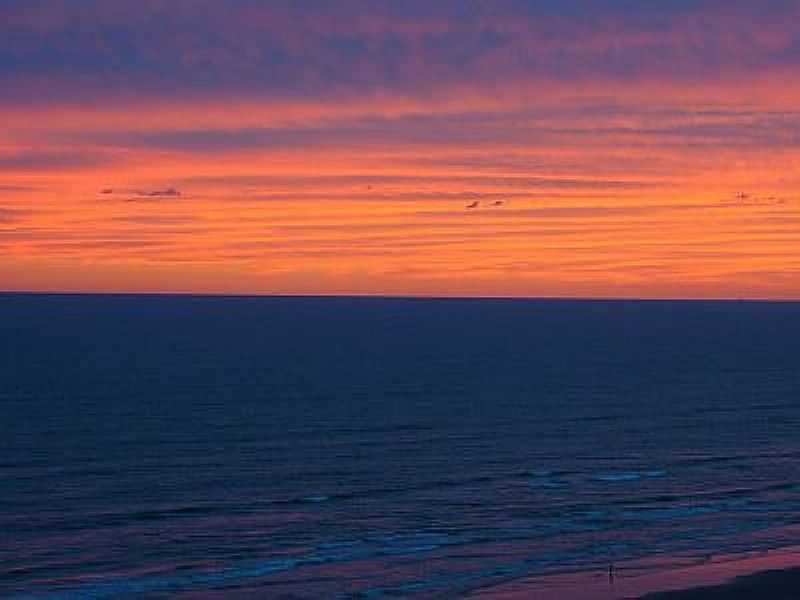 PRAIA GRANDE-SP-ENTARDECER NA PRAIA AVIAO-FOTO:REGINA - PRAIA GRANDE - SP