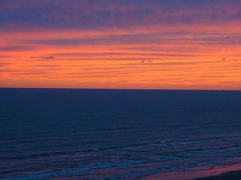 PRAIA GRANDE-SP-ENTARDECER NA PRAIA AVIAO-FOTO:REGINA - PRAIA GRANDE - SP