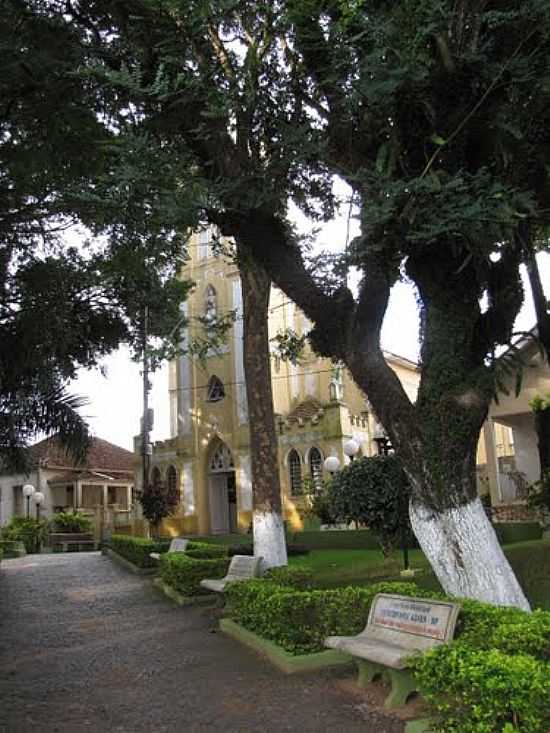 PRAA E IGREJA MATRIZ DE SANTA CECLIA EM PRESIDENTE ALVES-SP-FOTO:WILSON ALCARAS - PRESIDENTE ALVES - SP