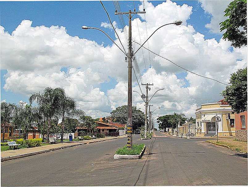 QUINTANA-SP-AVENIDA NA ENTRADA DA CIDADE-FOTO:EDUARDO DANTAS - QUINTANA - SP