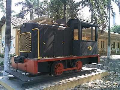 PEQUENA LOCOMOTIVA NA ESTAO RAFARD  PO ZARDETO - RAFARD - SP