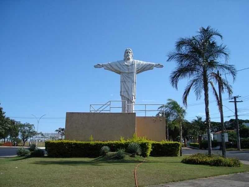 RANCHARIA-SP-CRISTO REDENTOR NA ENTRADA DA CIDADE-FOTO:RANCHARIA.SP.GOV.BR - RANCHARIA - SP