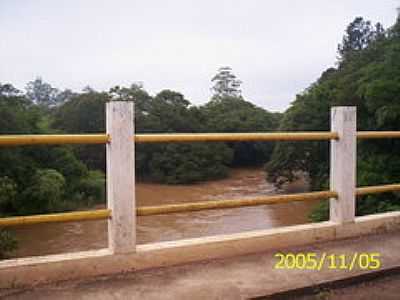 PONTE SOBRE O RIO ITAPETININGA-FOTO:LUZIACRUZFRATA - RECHAN - SP