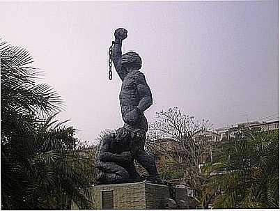 MONUMENTO-FOTO:HUGO ROSIN SOBRINHO  - REDENO DA SERRA - SP