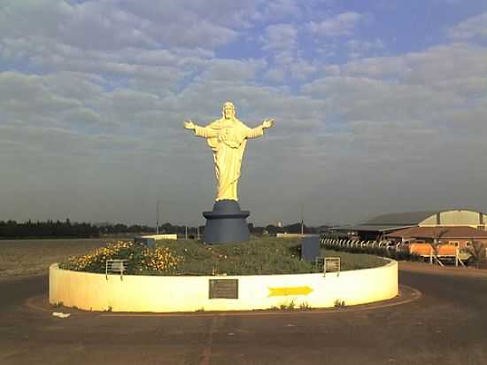 CRISTO NO TREVO DE ACESSO DE RIBEIRO DO SUL-SP-FOTO:ALAN SOUSA - RIBEIRO DO SUL - SP