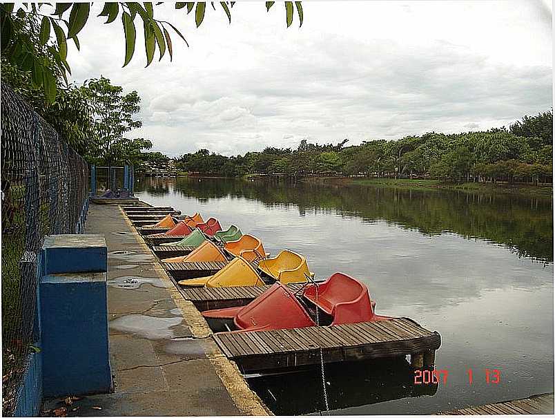 RIO CLARO-SP-PEDALINHOS NO LAGO AZUL-FOTO:NILSON KABUKI - RIO CLARO - SP