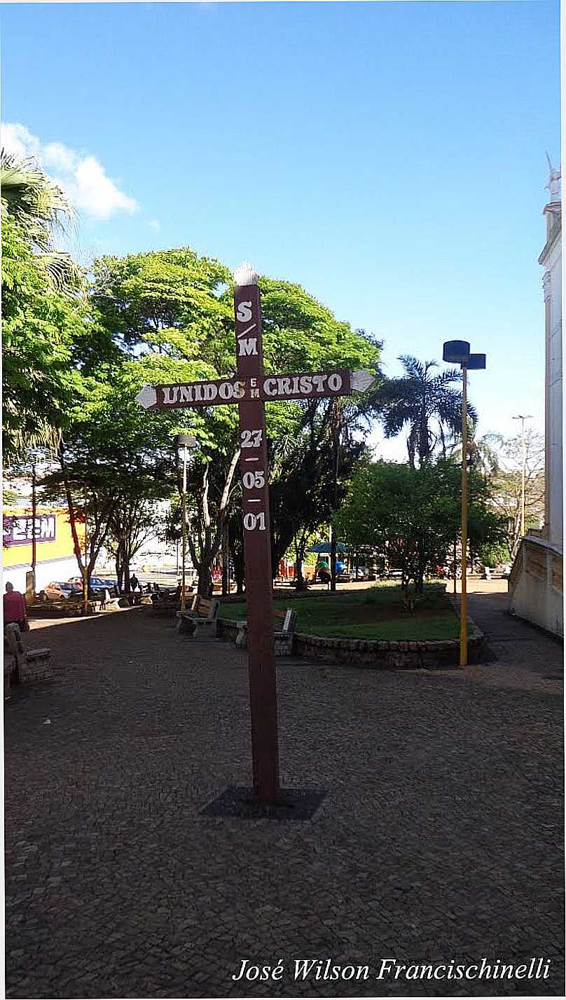 RIO DAS PEDRAS-SP-CRUZEIRO DA IGREJA MATRIZ DA PARQUIA DO SENHOR BOM JESUS-FOTO:JOS WILSON FRANCISCHINELLI - RIO DAS PEDRAS - SP