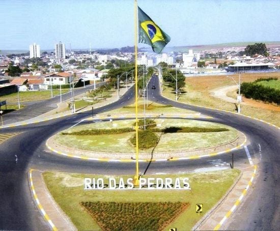 ROTRIA NA ENTRADA DA CIDADE, POR SAMUEL CASTELHANO - RIO DAS PEDRAS - SP