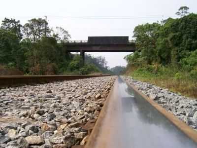 LINHA FERREA, POR SEVERO - RIO GRANDE DA SERRA - SP