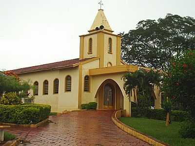 IGREJA EM ROSLIA-FOTO:CLOVIS CARLOS FERREI  - ROSLIA - SP