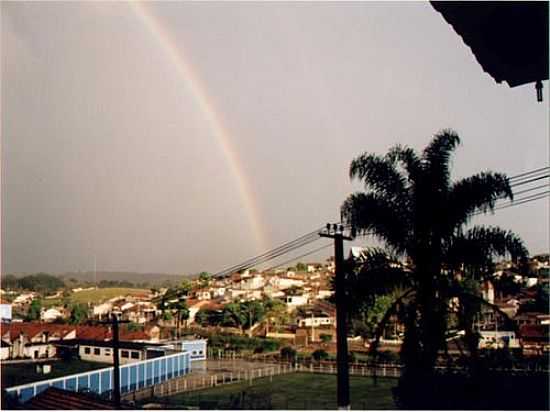 ARCO RIS E VISTA PARCIAL DA CIDADE DE SABANA-FOTO:JOSE CARLOS QUILETTI - SABANA - SP