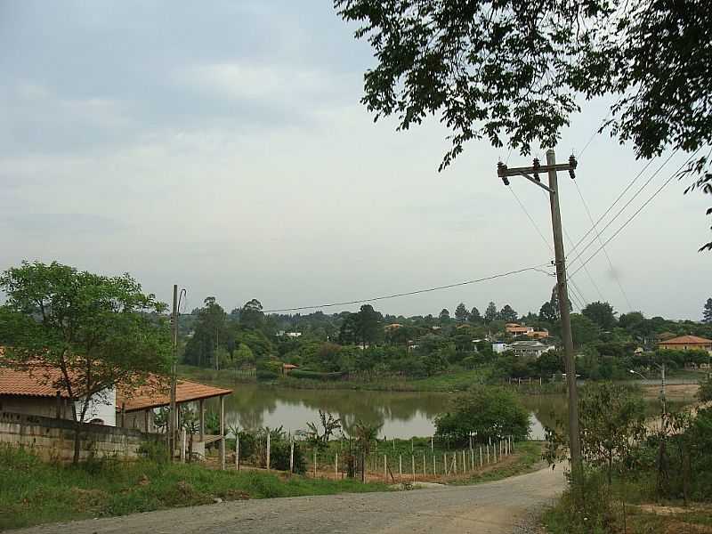 SALTO DE PIRAPORA-SP-LAGOA NO BAIRRO PORTAL DE PIRAPORA-FOTO:NILSON KABUKI - SALTO DE PIRAPORA - SP