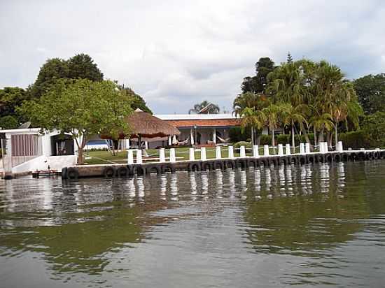 CASA DE VERANEIO NA REPRESA DE SALTO GRANDE-SP-FOTO:J.ROBERTO B. LAMOSO  - SALTO GRANDE - SP