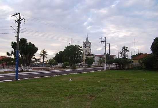 PRAA DA MATRIZ EM SALTO GRANDE-SP-FOTO:WHELIGHTON - SALTO GRANDE - SP