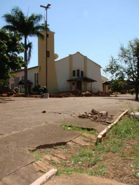 IGREJA E PRAA (PS:A PRAA EST EM REFORMAS), POR LUCAS - SANDOVALINA - SP