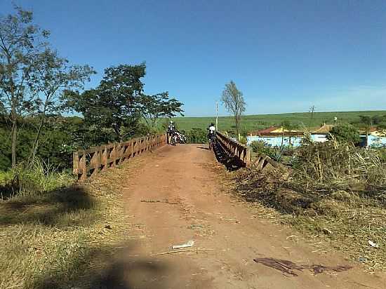 SANTA ADLIA-SP-PONTE SOBRE PASSAGEM DE NVEL-FOTO:AMAURI JOS GRANZOTTO - SANTA ADLIA - SP