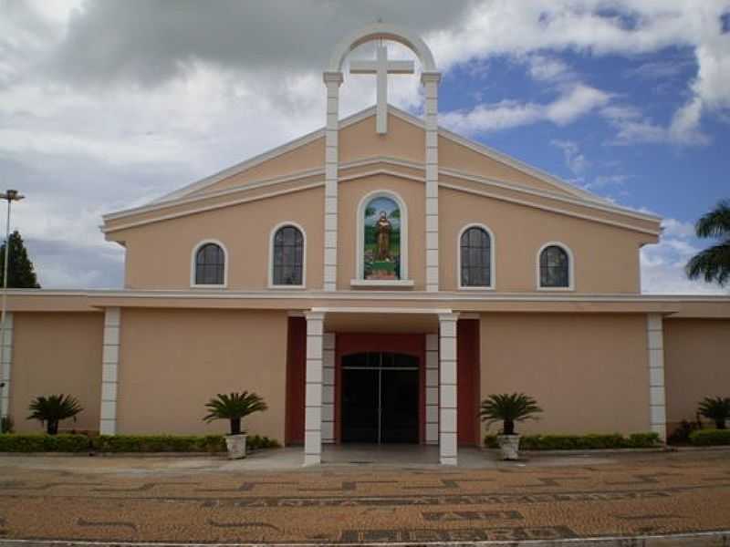 SANTA ALBERTINA-SP-IGREJA DE SO FRANCISCO DE ASSIS-FOTO:LUCIANO PINATTO - SANTA ALBERTINA - SP