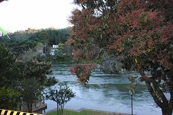 RIO PARABA DO SUL EM SANTA BRANCA-SP-FOTO:GLUCIO ALMEIDA - SANTA BRANCA - SP