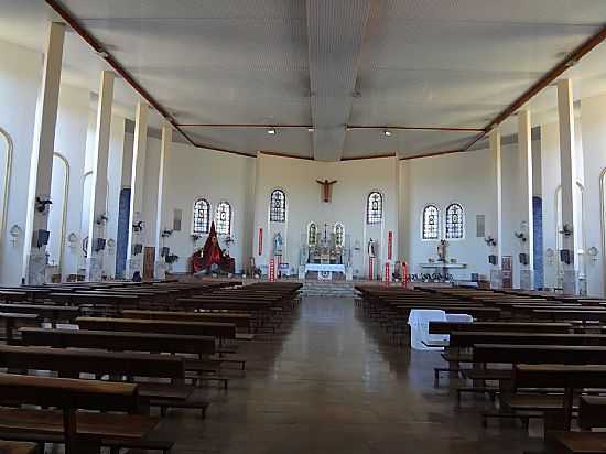 SANTA CRUZ DO RIO PARDO-SP-INTERIOR DA MATRIZ DE SO SEBASTIO-FOTO:PE. EDINISIO PEREIRA - SANTA CRUZ DO RIO PARDO - SP