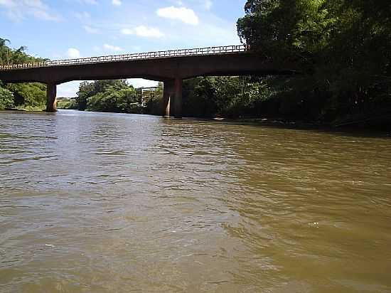 SANTA CRUZ DO RIO PARDO-SP-PONTE NA RODOVIA JOO CABRAL RENN,SOBRE O RIO PARDO-FOTO:J.ROBERTO B. LAMOSO  - SANTA CRUZ DO RIO PARDO - SP