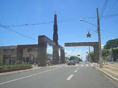 CRUZAMENTO DAS AVENIDAS,  POR JAIR TEIXEIRA - SANTA F DO SUL - SP