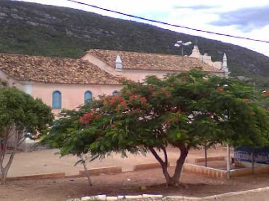 REMDIOS-BA-PRAA E LATERAL DA IGREJA DE N.SRA.DOS REMDIOS-FOTO:LIBERDADE BOM SUCESSO - REMDIOS - BA