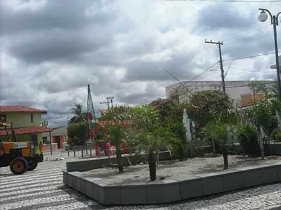 DECORAO NATALINA NA PRAA CENTRAL DE RETIROLNDIA-BA-FOTO:ELIEL SOARES - RETIROLNDIA - BA