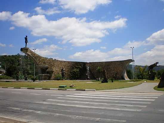 MONUMENTO AOS BANDEIRANTES EM SANTANA DE PARNABA-SP-FOTO:UDSON PINHO - SANTANA DE PARNABA - SP